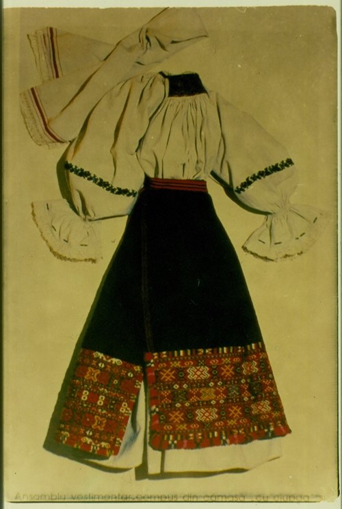 Diapozitiv: Ansamblu vestimentar din Câmpia Transilvaniei