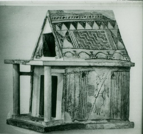 Diapozitiv: Macheta miniaturală a unui templu